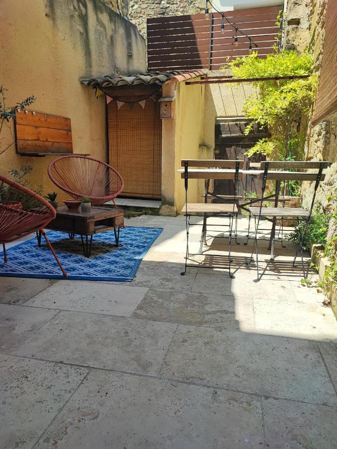 Maison De Village Avec Cour Aux Portes D'Avignon Entraigues-sur-la-Sorgue Exterior foto