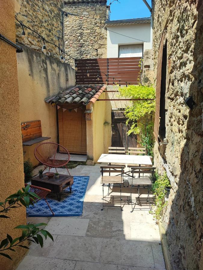 Maison De Village Avec Cour Aux Portes D'Avignon Entraigues-sur-la-Sorgue Exterior foto